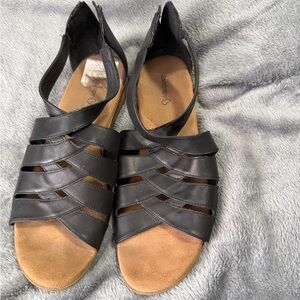 BareTraps Black Woven Sandals with Tan Footbed